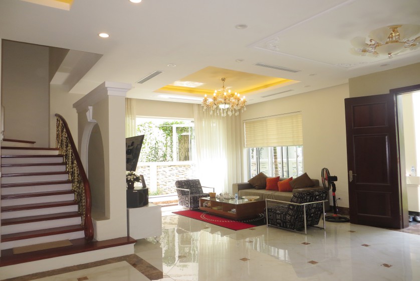 Rent Vinhomes Riverside villa at Hoa Phuong near BIS