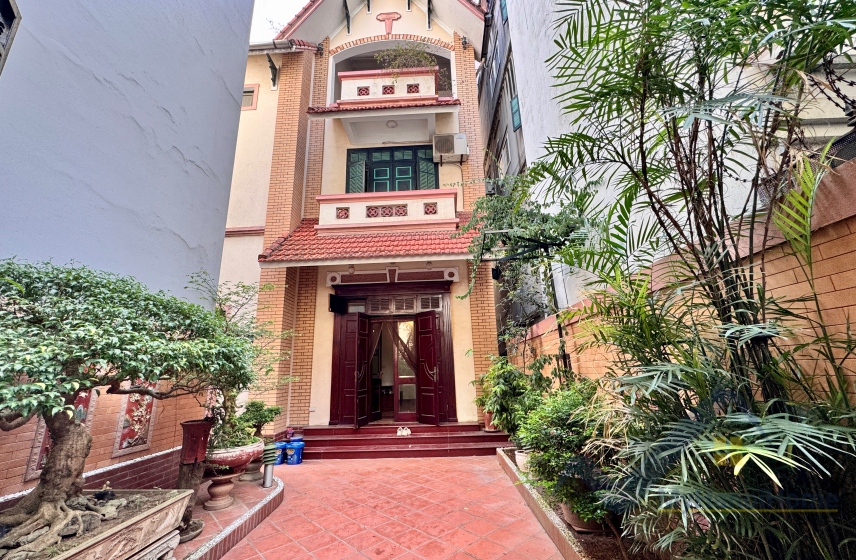 Furnished 3 bedroom house for rent in Tay Ho on Dang Thai Mai