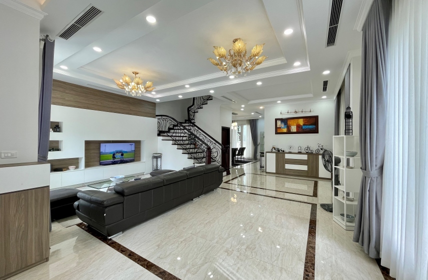 Furnished villa in Vinhomes Riverside for rent with 4 bedrooms