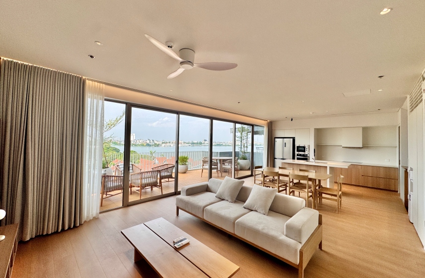 Lake view Duplex apartment in Tay Ho for rent with private balcony