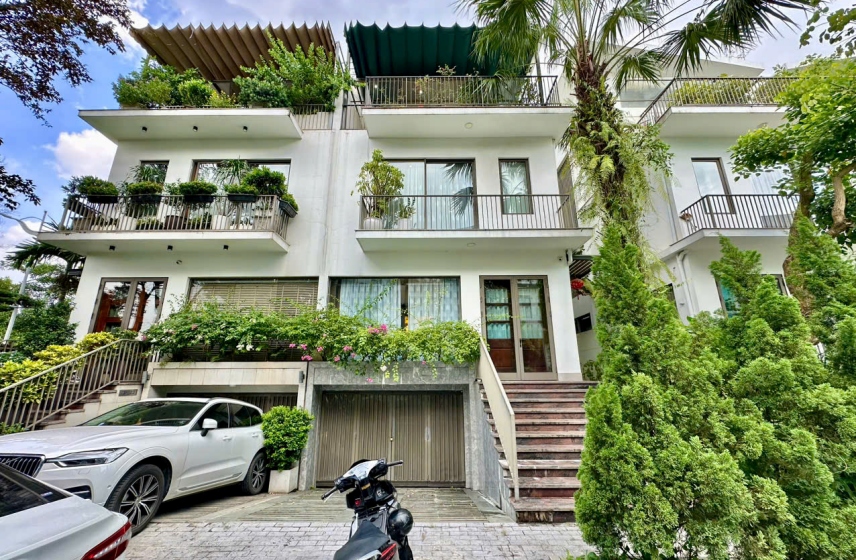 Long Bien house for rent with fully furnished and elevator
