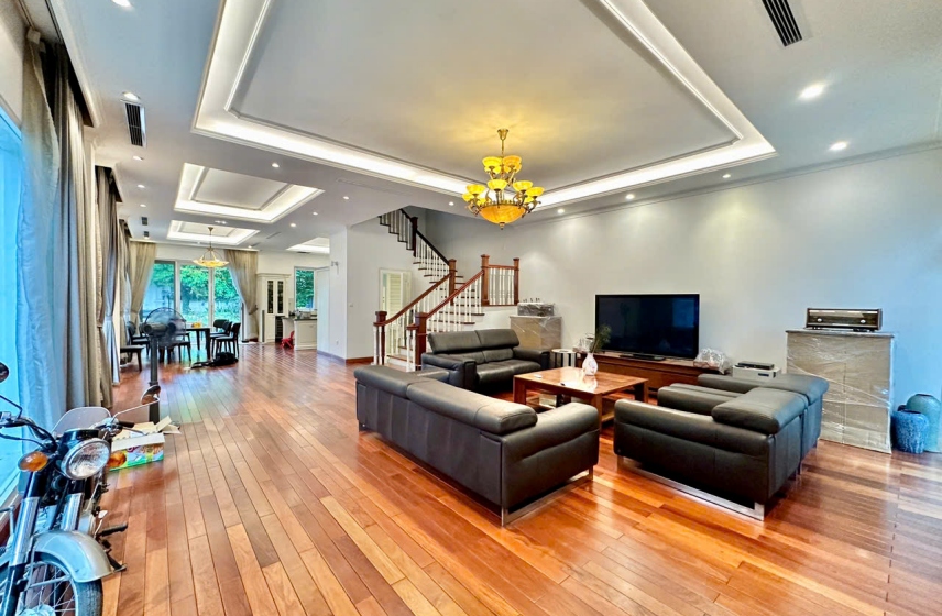 Vinhomes Riverside rent with 4 bedrooms and furnished